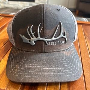 Richardson Trucker Cap Embroidered Full Draw Rack-Grey/Black pre owned